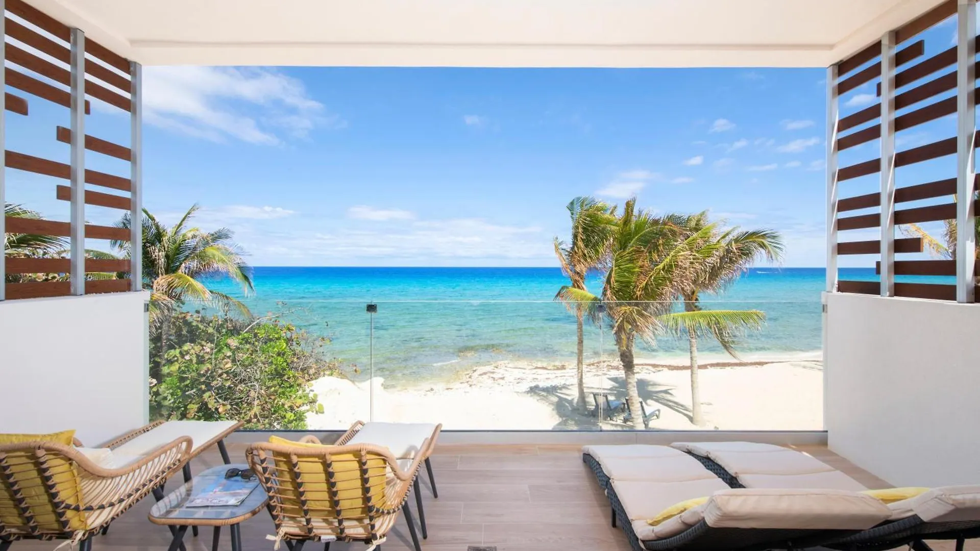 Silver Reef 2 Oceanfront Condo North Side Holiday home