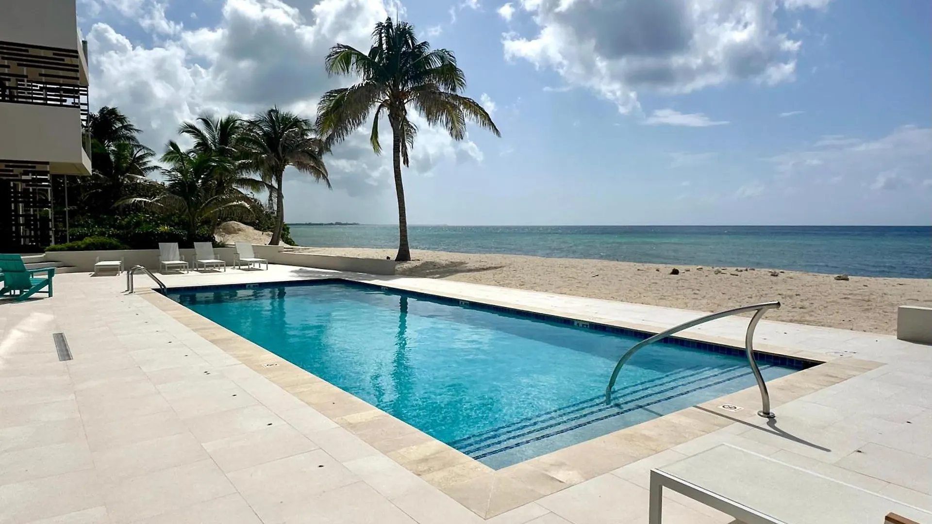 Silver Reef 2 Oceanfront Condo North Side Holiday home